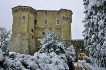 Borgo di Fighine - i vinterdrakt