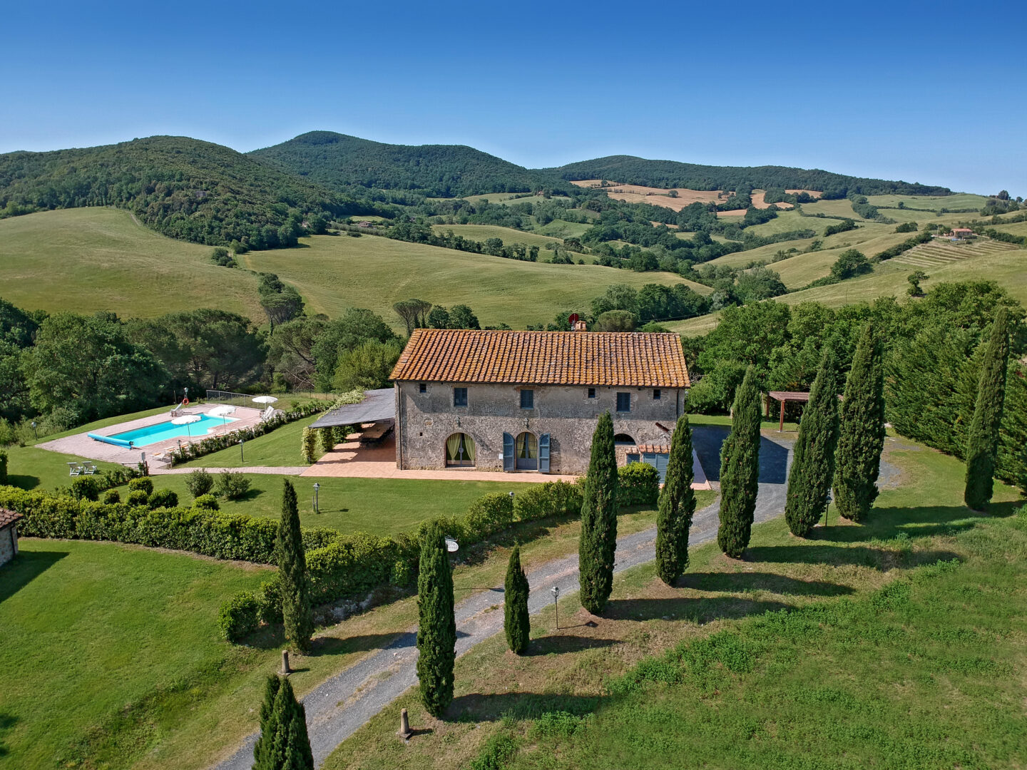 Villa Luminosa luxury Villa om Tuscany Close to the Sea town and wine. Panoramica views. 6 bedroom. Slepe 12. 7 bathrooms. Private pool