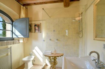 Villa Luminosa luxury Villa om Tuscany Close to the Sea town and wine. Panoramica views. 6 bedroom. Slepe 12. 7 bathrooms. Private pool