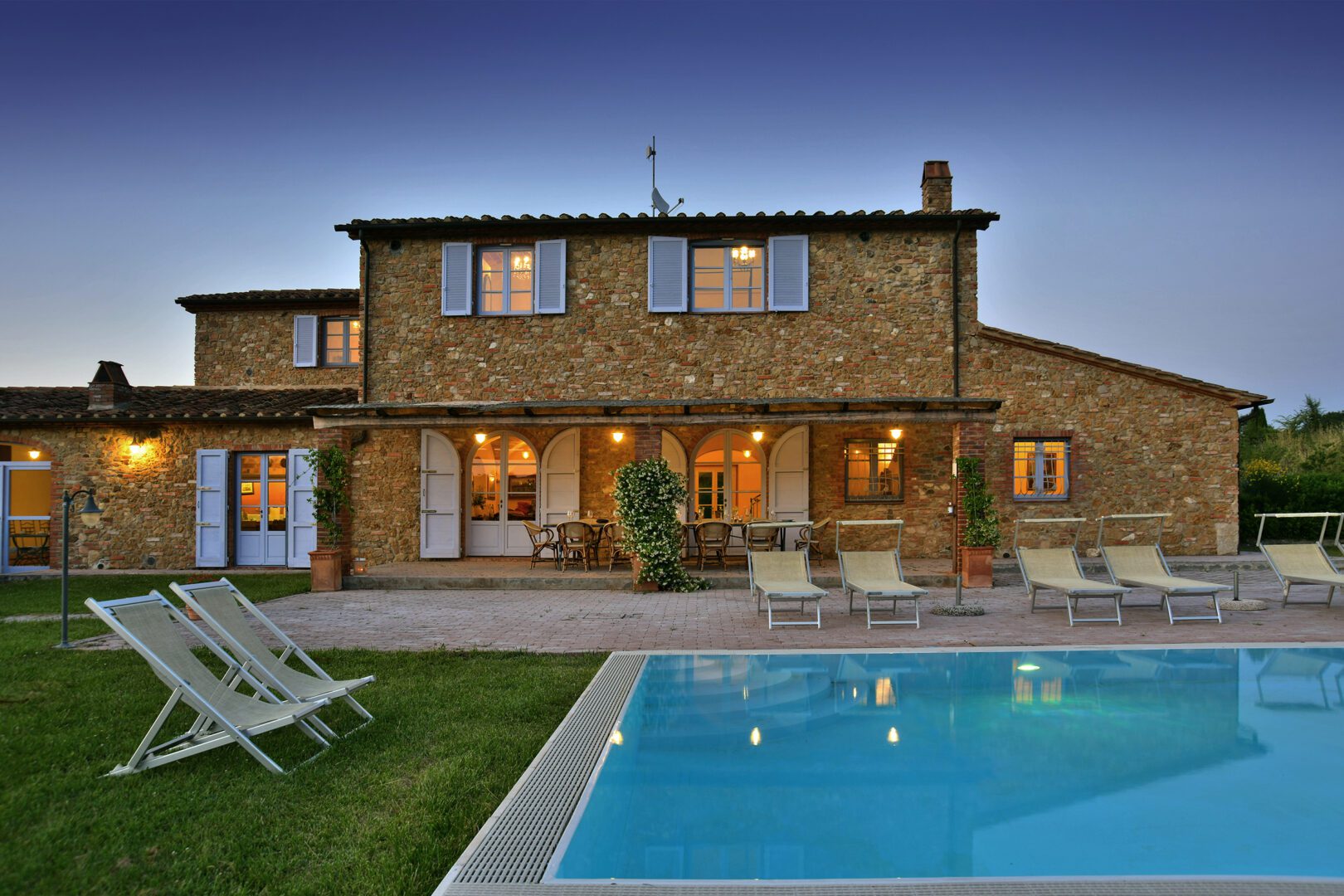 Villa Bellosguardo 6 bedrooms 6 soverom 12 people private pool luxury view tuscany utsikt toscana