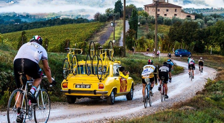 Opplev L’Eroica – et sykkelløp som tar deg tilbake i tid Bli med til Toscana i oktober og opplev noe helt unikt – L’Eroica, det legendariske sykkelløpet som hyller sykkelsportens røtter og gleden ved ekte, fysisk utfordring